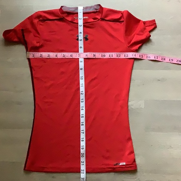 💥 Red Under Armour HeatGear youth Med fitted top - Picture 8 of 8